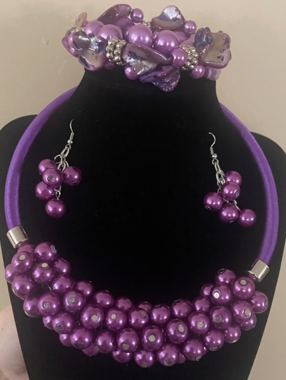 Nwt Sassified Boutique Purple Pearl Cluster Necklace and Earring Set.